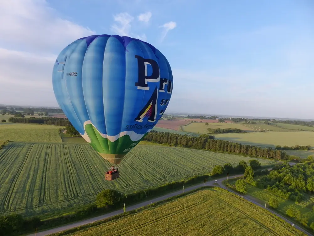 Vol en montgolfière vers Le Grand Auverné, mai 2014