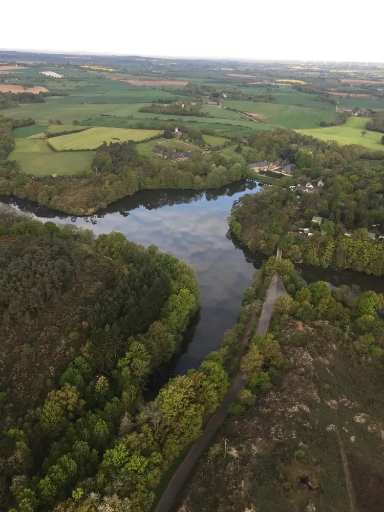 Photo 5 du vol en montgolfière du 16 avril 2017 au départ de Châteaubriant (route de Saint Aubin des Châte