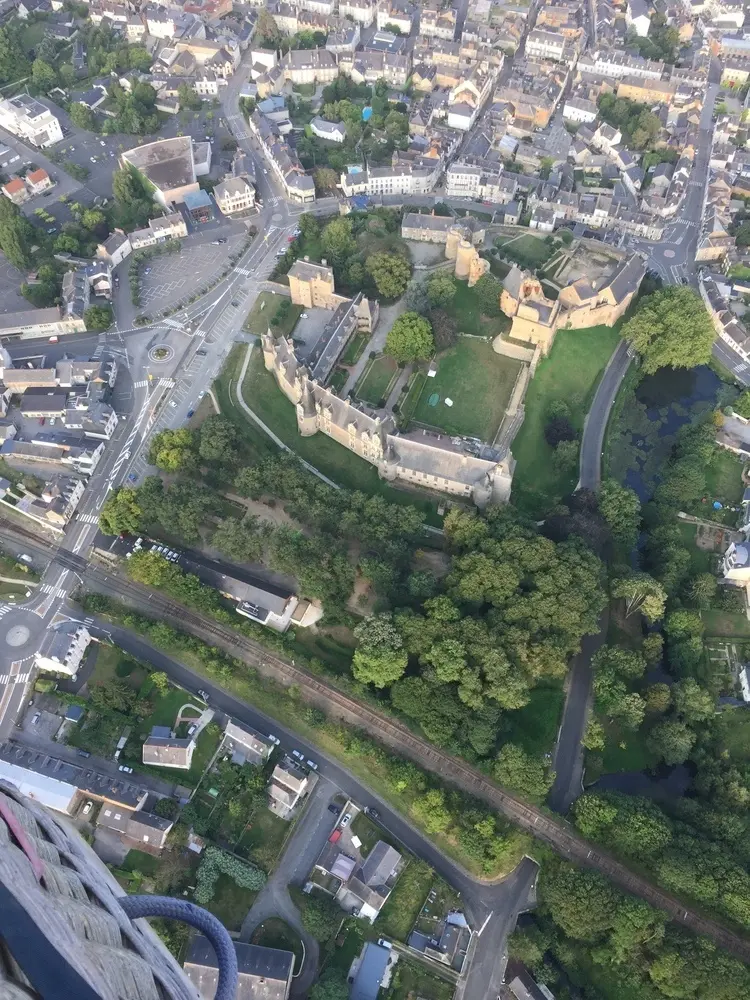 Vol en montgolfière vers Lusanger, août 2017